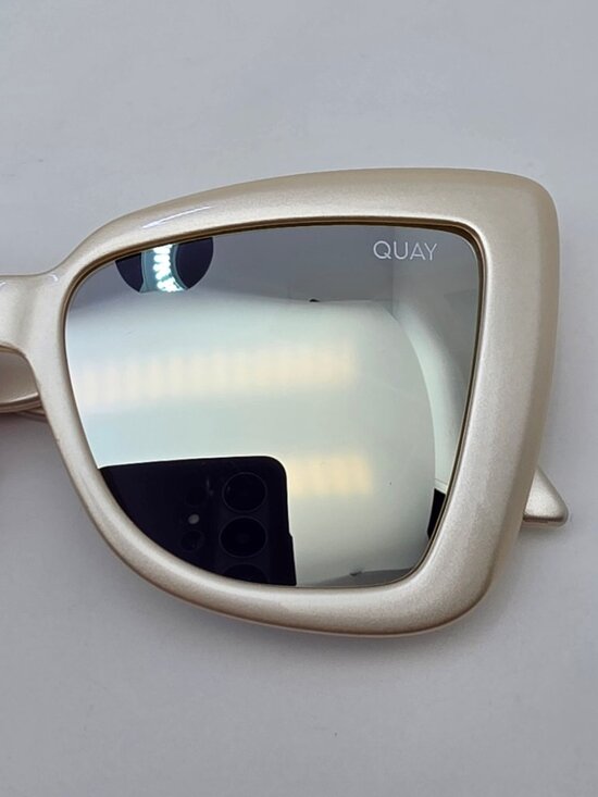 Quay Australia Chain Reaction Pearl Frame Gold Mirror Lens Cat Eye Sunglasses
